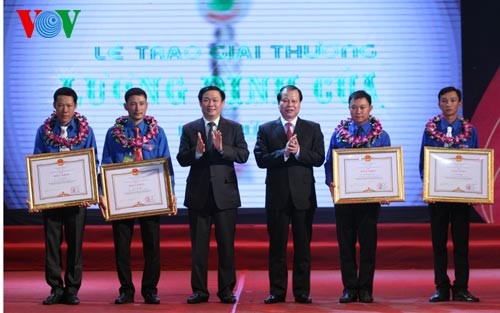 Remise du Prix Luong Dinh Cua  - ảnh 1