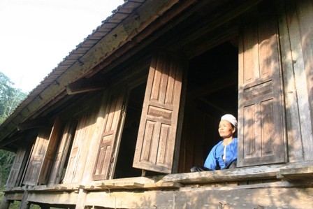 Les maisons sur pilotis de Muong Bi - ảnh 2