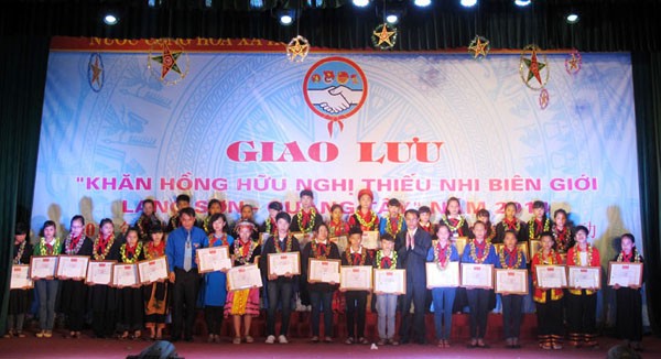 Échange amical entre les enfants de Lang Son et du Guangxi  - ảnh 1