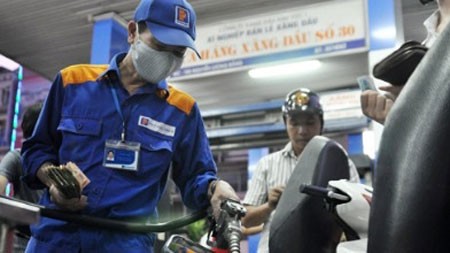 Baisse importante des prix des carburants - ảnh 1