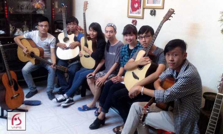 Guitare Fingerstyle, tendance en vogue chez les guitaristes vietnamiens - ảnh 3