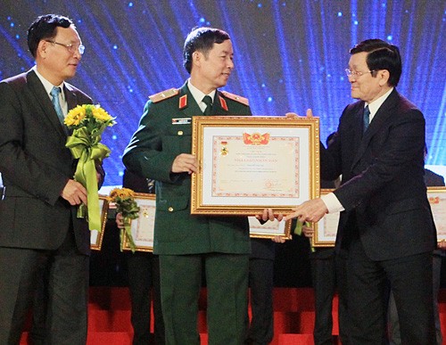 Cérémonie pour la journée des enseignants vietnamiens - ảnh 1