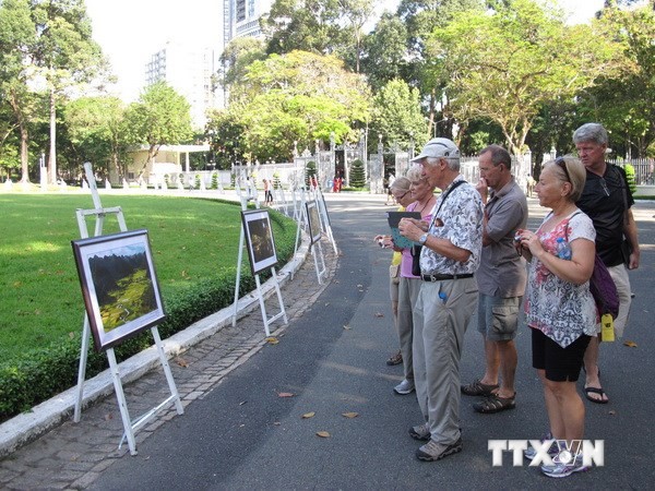 Vernissage de l’exposition photographique sur les patrimoines du Vietnam  - ảnh 1