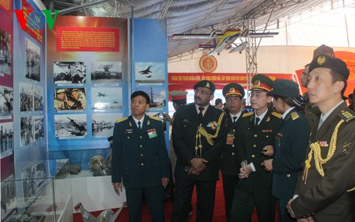 Thai Nguyen : exposition en l’honneur des 70 ans de l’armée - ảnh 1