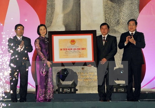 Le président Truong Tan Sang au 70ème anniversaire de l’armée à Cao Bang - ảnh 2