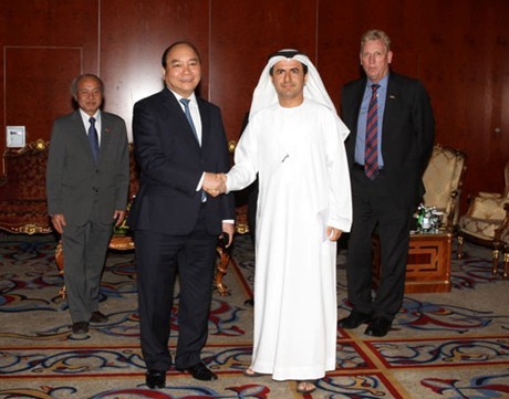 Nguyen Xuan Phuc au forum des entrepreneurs Vietnam-Emirats arabes unis - ảnh 1