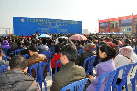 Ouverture de la foire commerciale et touristique frontalière Vietnam-Chine 2014 - ảnh 1