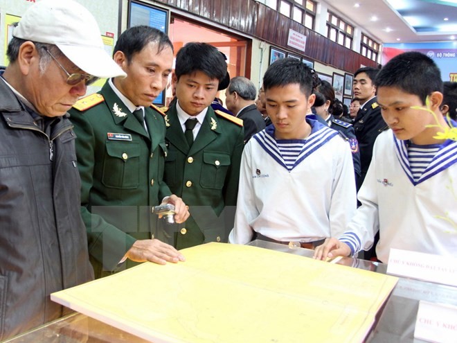 Souveraineté : exposition sur les archipels de Hoang Sa et Truong Sa à Hoa Binh  - ảnh 1