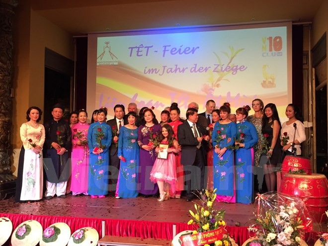 La diaspora vietnamienne fête le Tet - ảnh 1