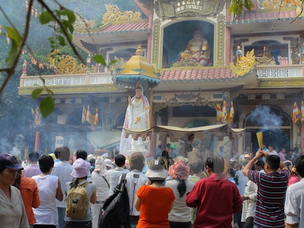 Les fêtes battent leur plein aux premiers jours de l’an lunaire - ảnh 3