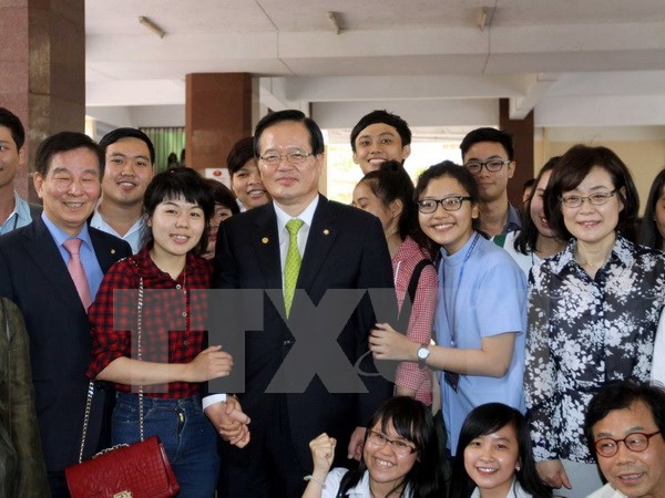 Le président du Parlement sud coréen termine sa visite au Vietnam - ảnh 1