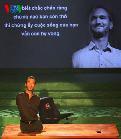 Rencontre entre Nick Vujicic et 500 enfants saigonnais  - ảnh 1