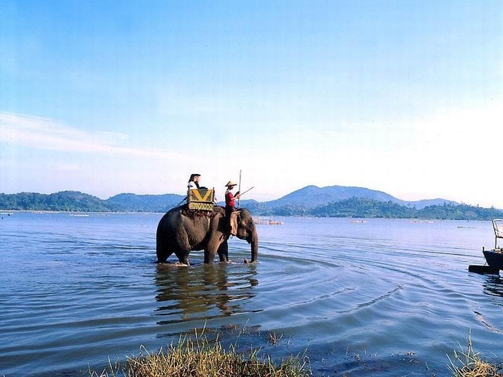 La beauté mythique du lac Lak - ảnh 3