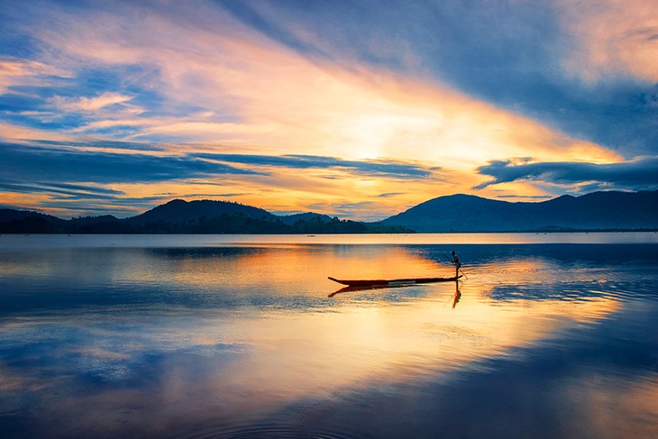 La beauté mythique du lac Lak - ảnh 1