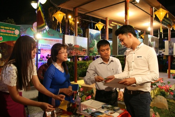 Clôture du salon du tourisme de Ho Chi Minh-ville 2015 - ảnh 1