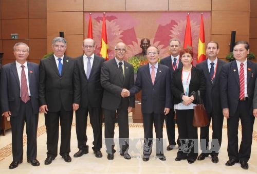 Le président du Chambre des Conseillers du Maroc reçu par Nguyen Sinh Hung - ảnh 1