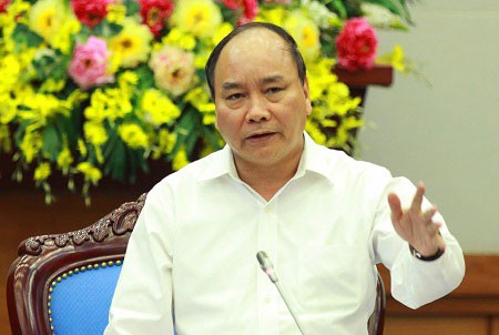 Nguyen Xuan Phuc préside une réunion sur la contrebande et la contrefaçon - ảnh 1