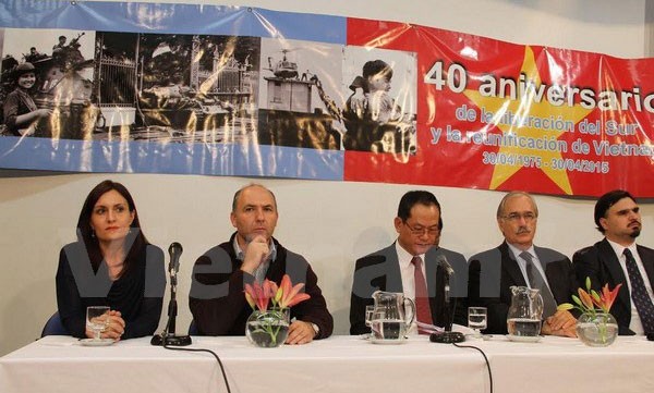 Les 40 ans de la réunification nationale célébrés à l’étranger - ảnh 1