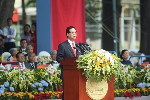 Meeting, défilé et parade en l’honneur des 40 ans de la réunification nationale - ảnh 2