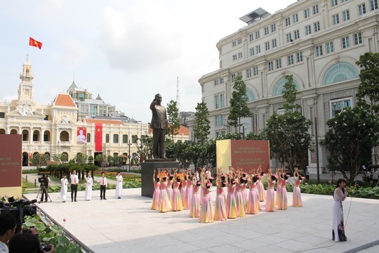 Inauguration d’une statue du président Ho Chi Minh - ảnh 1