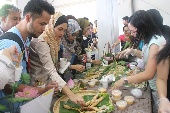 Le Vietnam au festival des couleurs de l’ASEAN 2015 en Malaisie - ảnh 1