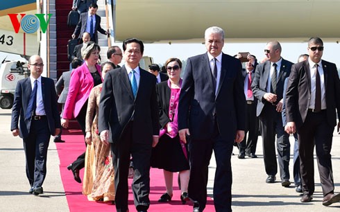 Nguyen Tan Dung entame sa visite en Algérie - ảnh 1