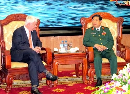 Hervé Ladsous reçu par Phung Quang Thanh - ảnh 1