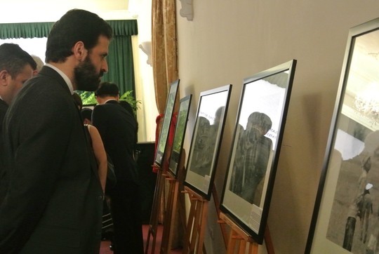 Vernissage de l’exposition « La guerre à travers les photos de l’AP » - ảnh 1