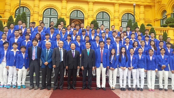 Les sportifs du Sea Games 28 reçus par Truong Tan Sang - ảnh 1