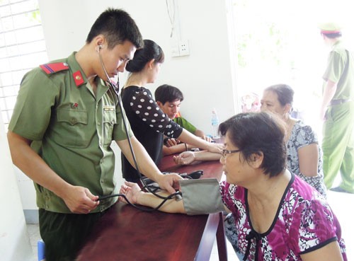 La vice-présidente du parlement Nguyen Thi Kim Ngan à Ben Tre - ảnh 1