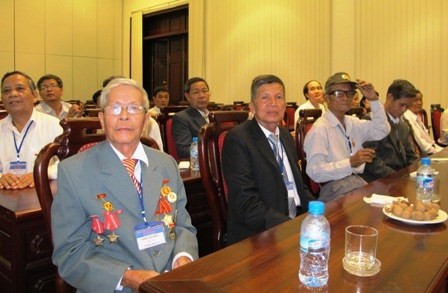 Uong Chu Luu rencontre les personnes méritantes de Quang Ngai - ảnh 1