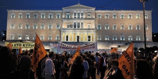 Le Parlement grec approuve le paquet de réforme du gouvernement - ảnh 1