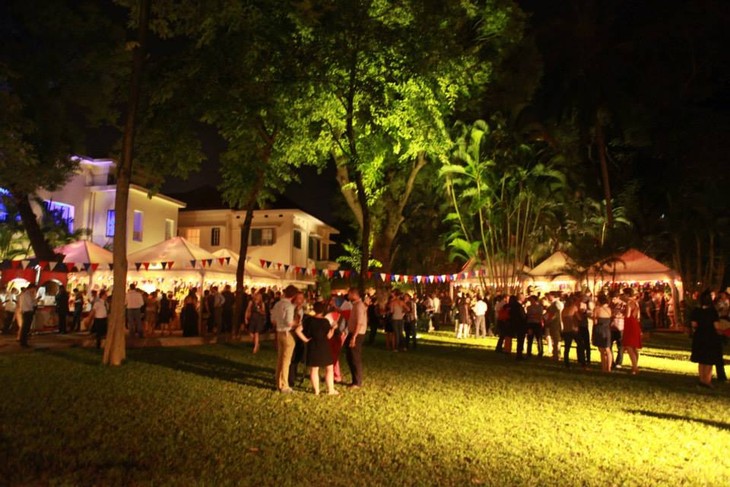 Fête du 14 juillet à l’Ambassade de France  - ảnh 1