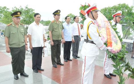 Activités de reconnaissance à l’occasion du 27 juillet - ảnh 1