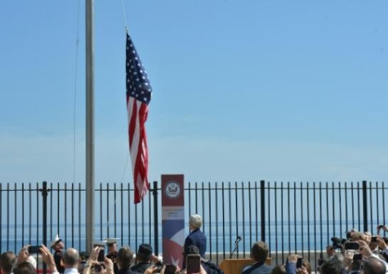 Premier drapeau américain hissé à Cuba depuis 54 ans - ảnh 1