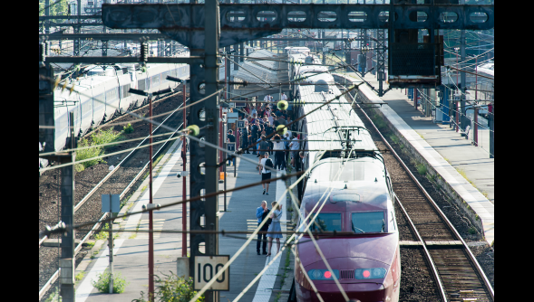 Arras : coups de feu dans un Thalys, des blessés, la piste terroriste privilégiée - ảnh 1