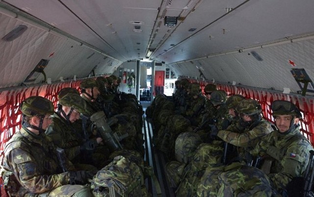 L'OTAN se livre à des exercices militaires dans le ciel allemand - ảnh 1