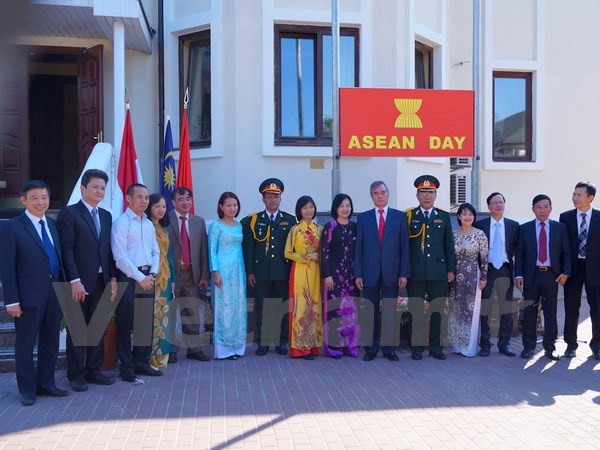 Hissement du drapeau de l’ASEAN en Ukraine - ảnh 1