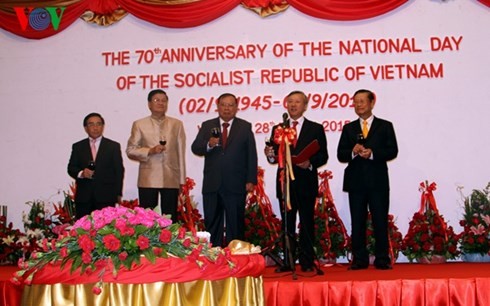 Le 70ème anniversaire de la fête nationale fêté à l’étranger - ảnh 1