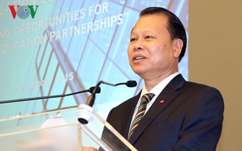 Le vice-Premier ministre Vu Van Ninh au forum éducatif Vietnam-Royaume Uni - ảnh 1