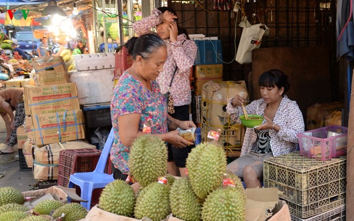 La vie nocturne au marché Long Biên - ảnh 11