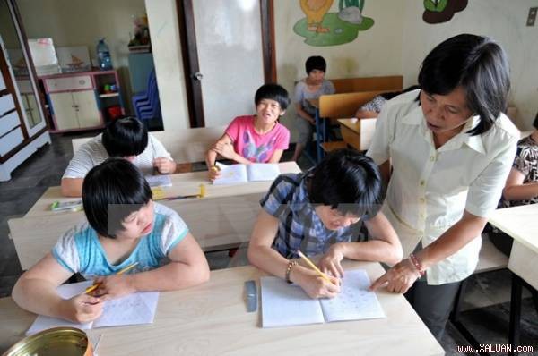 Un nouveau modèle éducatif pour les enfants handicapés - ảnh 1