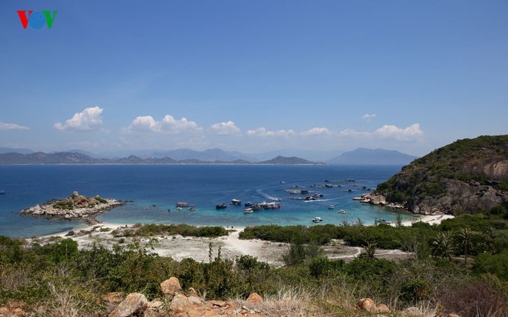 À la découverte de l'île de Binh Ba à Khanh Hoa - ảnh 1