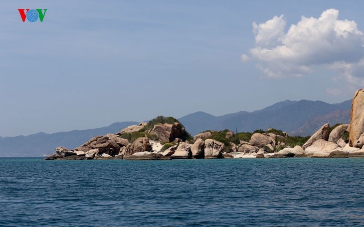 À la découverte de l'île de Binh Ba à Khanh Hoa - ảnh 2