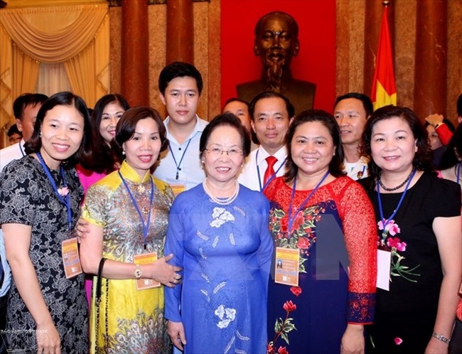 Mme Doan rencontre les industriels et les commerçants exemplaires du Vietnam - ảnh 1