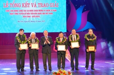 Remise des prix du concours de composition sur l’Assemblée nationale  - ảnh 1