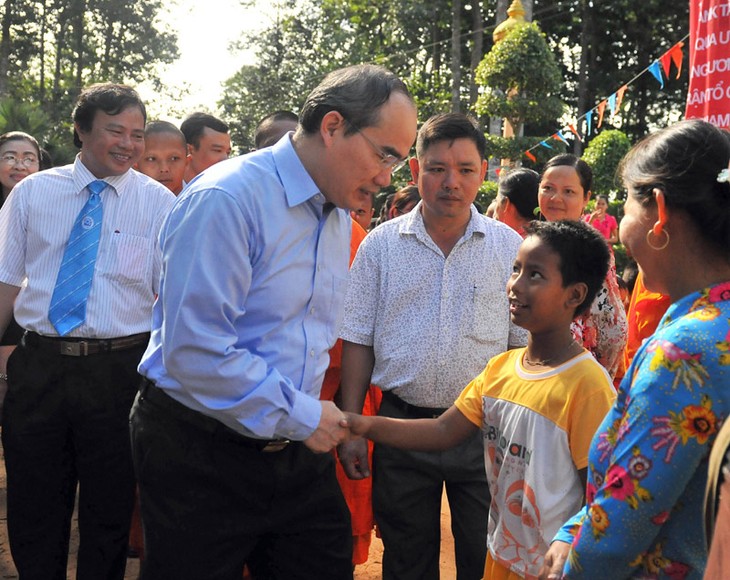 Nguyen Thien Nhan à la Fête d’union nationale à Tra Vinh - ảnh 1