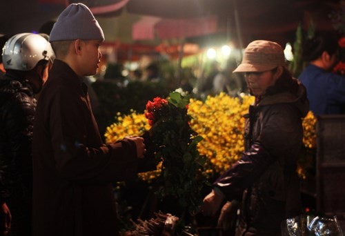 Le marché aux fleurs de Quang Ba - ảnh 4