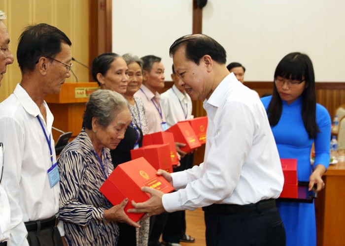 Vu Van Ninh reçoit des personnes méritantes de Kien Giang - ảnh 1