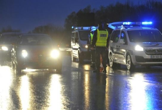 Espace Schengen : les contrôles aux frontières pourraient durer deux ans - ảnh 1